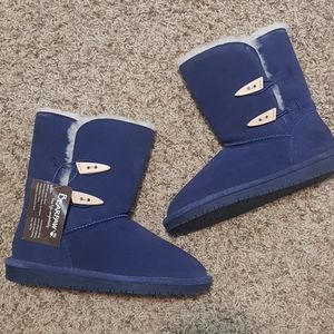 Brand New Navy Bear Paw boots size 7